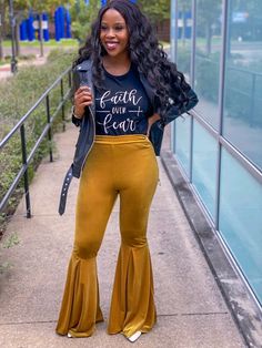 Beautiful Gold Velvet Bell Bottom Flared Out Pants True to Size: Long flared style with Great Stretch (model is 5'10 wearing a large) Bell Bottom Jeans Outfit, Bell Bottoms Outfit, Velvet Flare Pants, Velvet Flares, Gold Velvet, Bell Bottom Pants, Velvet Pants, All Black Outfit, Clothes Ideas