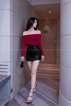 Ootd Mini Skirt, Poses In Skirt, White Dress Korean, Korean Top And Skirt, Skirt And Crop Top Outfit Korean, Mini Skirt Korean Outfit, Cute Mini Skirt Outfits Korean, Korean Fashion Mini Skirt