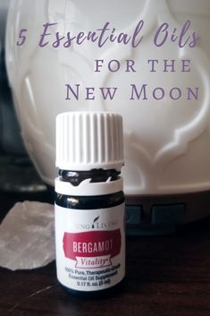 Essential Oils For New Moon, Manifestation Notes, Full Moon Diffuser Blends, Full Moon Essential Oils, New Moon Essential Oils, New Moon Essential Oil Blend, Laguna Moon Essential Oil Blends, Magic Activities, Moon Recipes