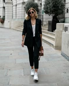 Black Blazer Outfit, 일본 패션, Blazer Outfit, Business Outfit, Casual Work Outfits