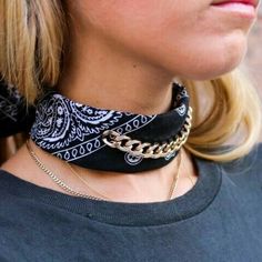 Bandana Choker, Bandana Crafts, Denim Choker, Upcycle Clothes Diy, Diy Scarf, Bandana Styles, Denim Crafts, Velvet Choker, Neck Jewellery