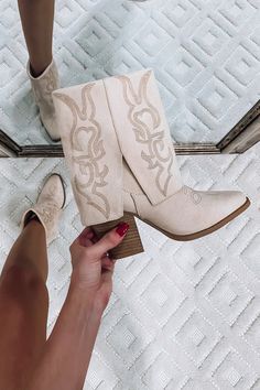 Product detail:  Color: Beige  Ankle bootie  3" heel Microsuede   Western print  If in between sizes, size up! Shoe Necessities, Vegas Fits, Modern Western Style, Ranch Water, Western Boots Outfit, Short Cowboy Boots, Square Toe Western Boots, Western Ankle Boots, Western Boots Women