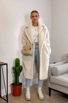 Teddy Coat Outfit, Winter Outfits Aesthetic, Streetwear Chic, Pastel Outfit, Winter Outfits Cold, Coat Outfit, Cold Outfits