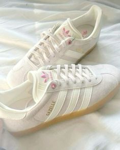 Looks Adidas, Preppy Shoes, Shoe Wishlist, Cute Nike Shoes, Cute Sneakers