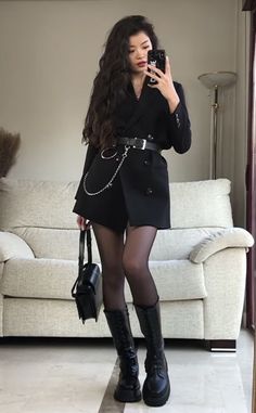 Caroline Hu Aesthetic, Korean Party Outfit, Caroline Hu, Rock Outfit, Edgy Chic, New Rock, All Black Outfit, Gothic Outfits