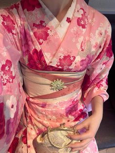 kyoto, japan Japanese Kimono Aesthetic, Skeleton Oc, Kyoto Kimono, Pink Samurai, Japanese Kimono Dress, Qing Dynasty Fashion, Pink Japan, Japanese Yukata