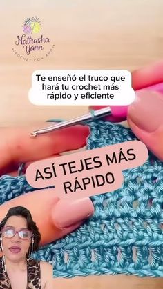 a woman holding a crochet hook in her right hand with the caption asi tejes mas rapido