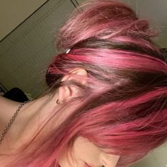 Pink And Brown Curly Hair, Light Pink Hair Streaks, Brown And Pink Hair, Pink Hair Streaks, Pink Hair Highlights, Dark Pink Hair, Skunk Hair, Best Hairstyles For Women, Light Pink Hair