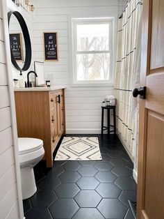 Bad Inspiration, Bathroom Redesign, Boho Bathroom, Basement Bathroom, Bathroom Redo, Tiny Bathroom, Home Upgrades