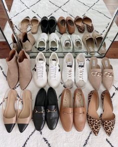 Capsule Wardrobe Shoes, Neutral Capsule Wardrobe, Classy Yet Trendy, Work Shoes Women, Fashion Capsule Wardrobe, Business Outfits Women, Business Casual Outfits For Work, Elegante Casual, Mode Casual