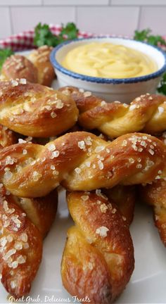 Pretzel twists stacked up on a white plate with a small bowl of nacho cheese for dipping. Sonic Pretzel Twist Copycat Recipe, Sonic Pretzel, Philly Soft Pretzel Recipe, Soft Pretzel Bar, Pretzel Dog, Homemade Pretzel, Butter Pretzels