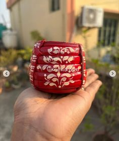 Painting On Things, Bengal Art, Art N Craft Ideas, Fabric Bangles, Bengali Culture, Silk Thread Bangles Design, Happy Rakhi, Alpona Design, Thread Bangles Design