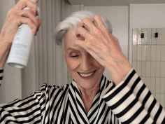 How to Care for Natural Gray Hair, From Strengthening to Styling | Vogue Cool Blonde Tone, Haircut Tip, Detox Shampoo, Hair Mistakes, Hydrating Hair Mask, Thickening Shampoo, Beauty Tricks