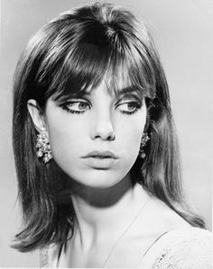 60s Lifestyle, Aphrodite Painting, Shattered Mirror, 60s Makeup, Mod Girl, Jane Birkin, Mid Length Hair, Grunge Hair