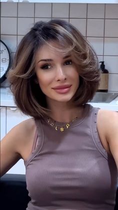 Simple Cute Hairstyles, 1990s Hair, Bob Cut Styles, Brown Bob Hair, Jennifer Lopez Hair, Hairstyles For Girls, Lob Hairstyle, Medium Hair Cuts, Long Hair Cuts