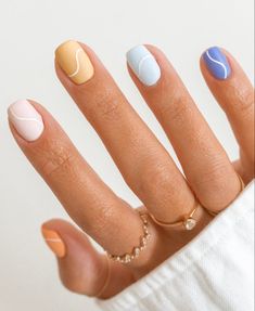 Short Nail Ideas With Designs, Short Minimalist Nails Summer, Nail Design Accent Nail, Very Short Gel Nails Design, Simple Mom Nail Designs, Short Simple Gel Nails Summer, Matte Finish Nails Art Designs, Nail Art Each Nail Different, Vacation Dipped Nails