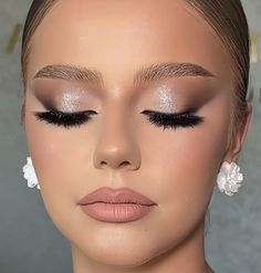 Silver Makeup For Prom, Prom Makeup For Blue Eyes Brown Hair, Silver Dress Makeup Look Wedding, Silver Make Up For Prom, Makeup Look For Silver Dress, Eyeshadow Looks For White Dress, Baby Blue Prom Dress Makeup, Makeup With Dusty Blue Dress, Blue Sequin Dress Makeup