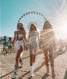 Moda Coachella, Coachella Vibes, Festival Outfit Inspiration, Coachella Looks, Spiritual Fashion, Festival Inspo, Festival Outfits Rave, Look Festival, Estilo Hippy