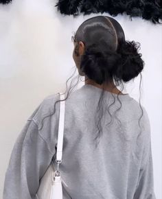 Layed Edges, Low Space Buns, Sleek Ponytail Hairstyles, Quick Natural Hair Styles, Space Buns, Natural Curls Hairstyles, Dope Hairstyles, Hair Ponytail Styles