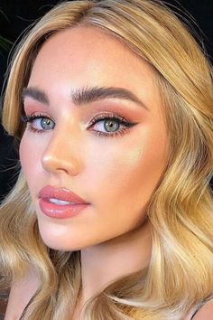 Natural Bronzed Makeup, Natural Bronze Makeup, Makeup Ideas For Summer, Green Eyes Blonde Hair, Bronzed Makeup, Summer Glow Makeup, Green Eyes Makeup, Hair Lights, Blonde Hair Green Eyes