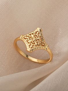 Ring Aesthetic Wedding, Wedding Couple Rings, Rhombus Ring, Ring Aesthetic, Pave Setting Ring, Rings Boho, Flower Rings, Aesthetic Wedding, Gold Color Ring