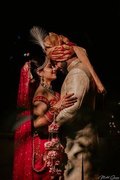 Sangeet Bride, Indian Sangeet, Bride Groom Photoshoot, Indian Wedding Pictures, शादी की तस्वीरें, Bride Groom Poses, Indian Bride Photography Poses, Indian Wedding Poses, Groom Photoshoot