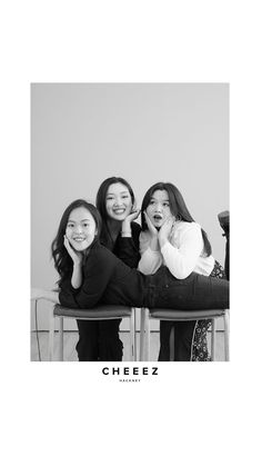 CHEEEZ is a Korean 🇰🇷 Self Portrait Studio in London! 🇬🇧YOU take your own pictures using a control remote! NO photographer! ❌ BOOK your session in the link! 🔗 Beauty photograph, still life photography, portrait, photography, photography, people photography, Korean style, Korean fashion, Ulzzang, Ulzzang makeup, Ulzzang beauty, personal celebration, holiday, gifts, christmas gift, fashion girls, chic fashion, classy, friends pictures, best friends, friendship, london, Seul, kdrama, idol Self Shoot Studio Poses Friends, Classy Friends, Self Portrait Studio, Ulzzang Beauty, Photography Korean, Makeup Ulzzang, Korean Fashion Ulzzang