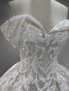 the back of a white wedding dress on a mannequin headdress,