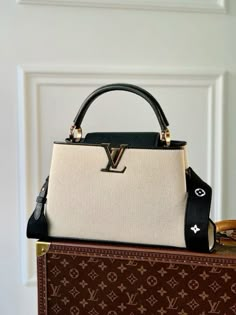 #louisvuittonhandbags Fancy Stuff, Christmas Gifts For Wife, Big Bag, Wardrobe Outfits, Luxury Bag, Material Girl, Lv Wallet