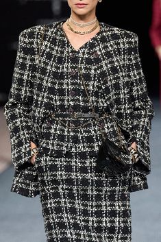 Chanel Suits For Women, Chanel Tweed Dress, Chanel Archive, Chanel 2022, Chanel Tweed Jacket, Black And White Suit