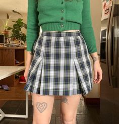 Perfect! Vintage 2000's Y2K Plaid Mini Skirt  Side button & zipper  Pleated  Adult small  Elastic in the waistline  In excellent vintage condition  No stains  No holes  No tag  Measurements taken with skirt laid flat  15.5" long 12.5" waist at rest~ stretched more  💚Please review measurements before purchasing~ vintage tag sizes differ from modern sizes  Happy to answer any questions No refunds  Thank you! I will be reusing materials to pack and ship items in effort to be earth friendly 💚 Skirt Outfit Concert, Popeye And Olive, Plaid Skirt Outfit, Mini Rock, Plaid Pleated Mini Skirt, Etiquette Vintage, Blue Knit Sweater, Plaid Mini Skirt, Spring Shirts