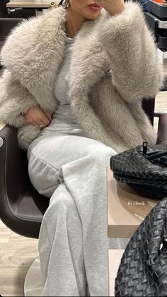 Fur Coat Outfit, Stockholm Style, Winter Fit, Autumn Fits, Inspo Outfit, Coat Outfits, Rainy Day Outfit