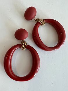 Huge Brick Red Hoops With Goldtone Chain Statement Earrings - Etsy Vintage Earrings 70s, 70s Jewelry Disco, Disco Jewelry 70's, 70s Earrings, 70s Accessories, Hollywood Jewelry, Vintage Statement Earrings, 70s Costume, Glamour Jewelry