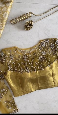 Fancy Blouse Designs For Silk Saree, Work Blouse Designs Latest Bridal, 2023 Blouse Designs, Gold Saree Blouse Design, Saree Blouse Embroidery Designs, Gold Blouse Designs Latest, Hand Work Embroidery Blouse, Maggam Blouse Designs, Aari Work Saree