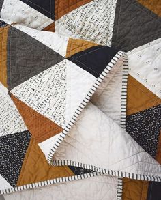 a close up view of a quilt made with different colors and patterns on the fabric