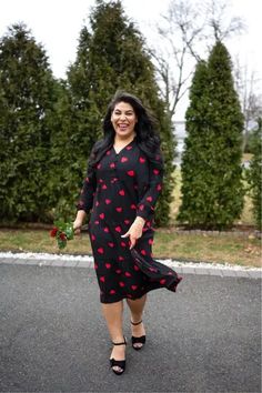 Loft outfit Inspo! Follow for more affordable Valentine’s Day outfits for curvy girls, midsize cute Pinterest outfits, mid size Valentine’s Day fashion, mid size winter outfits aesthetic, size 12 cute outfit inspiration, and size 14 winter everyday ideas. Loft Outfits, Mid Size Fashion, Day Outfit Ideas, Date Night Dress, Valentines Outfits