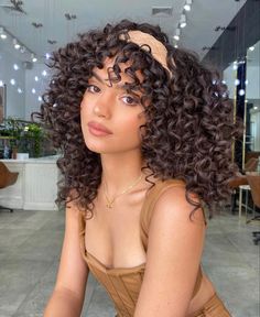 Shein Clothing, Lob Hairstyle, Hairdos For Curly Hair, Curly Hair Inspiration, روتين العناية بالبشرة, Spring Hairstyles, Top 40, Curly Hair Cuts, Short Curly Hair