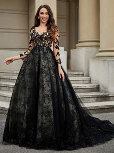 Black Famous Wedding Dresses, Floral Ball Gown, Chapel Train Wedding Dress, Train Wedding Dress, Gothic Wedding Dress, Bridal Elegance, Wedding Dress Train, Top Wedding Dresses