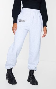 Sweatpants With Boots, Jogger Sweatpants Outfit, Style Combat Boots, Chunky Combat Boots, Sweatpants Outfit, Joggers Outfit, Simple Accessories, Men’s Boots, Black Knee High Boots