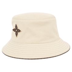 100% authentic Louis Vuitton On Your Way bucket hat in beige cotton (100%) with a leather LV monogram embellishment, LV monogrammed leather trim and matching fabric on the trim. Has been worn and is in excellent condition. Measurements Model M76942 Tag Size S Inside Circumference 56cm (21.8in) All our listings include only the listed item unless otherwise specified in the description above. Louis Vuitton Caps, Designer Beige Flat Brim Hat, Designer Wide Brim Beige Hats, Designer Beige Wide Brim Hat, Designer Brown Hat With Short Brim, Luxury Beige Visor Hat, Designer Beige Adjustable Hat, Designer Adjustable Beige Hat, Designer Flat Brim Travel Hat