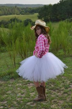 20 inspirações para Saia de Vestido Junino Cowgirl Tutu, Traje Cowgirl, Ideas Birthday Party, Halloween Costumes 2014, Birthday Party Outfit, Diy Halloween Costumes For Kids, White Tutu, Holloween Costume