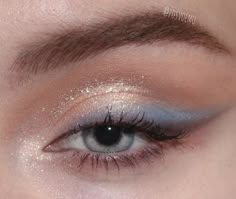 Makeup With Blue Prom Dress, Eyeshadow Looks With Blue Dress, Blue Hoco Dress Makeup, Cute Simple Blue Eye Makeup, Graduation Makeup Blue Eyes, Hoco Blue Makeup Looks, Simple Light Blue Makeup Looks, Prom Makeup For Gray Dress, Makeup For Blue Sparkly Dress