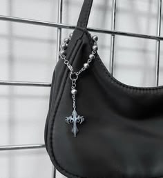 ༺†  𝔯𝔬𝔰𝔞𝔯𝔶 k𝔢𝔶𝔠𝔥𝔞𝔦𝔫  †༻ stainless steel cross 1.5" by 1" chain length: 9"  unhooked hanging: 6"  *bag is 9" x 7" for sizing reference* Alt Keychain, Grunge Keychain, Bag Charm Ideas, Punk Keychain, Goth Keychain, Rosary Keychain, Gothic Purse, Cool Keychains, Cod Mw