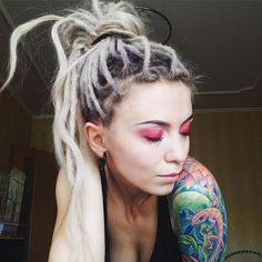 Pretty Dreadlocks, Dreadlock Updos, Blond Dreads, Dreadlock Inspiration, Dread Inspiration, Hair Medicine, White Girl Dreads, Short Haircut Tutorial, Short Haircut For Women