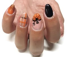 Halloween Oval Nail Designs, Short Round Nail Designs Fall, Fall Christmas Nail Designs, Pumpkin Nail Designs Short, Pumpkin Nail Designs Almond, Simple Fall Nails Pumpkin, Cute Nails Halloween, Halloween Nails Kids, Halloween Cute Nails