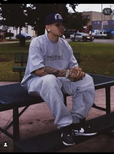 Cholo Style Men Gangsters, Cholo Outfit Men, Chicano Outfits Men, Cholo Style Men, West Coast Outfits, Chicano Outfits, Hiphop Outfit Men, Chicano Streetwear, Chicano Clothing