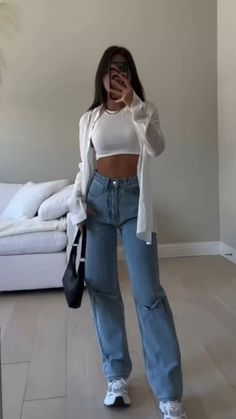 Ripped Jeans Outfit, Outfit Chic, Outfit Jeans, School Looks, Looks Street Style, Causual Outfits, Cute Simple Outfits, Lookbook Outfits