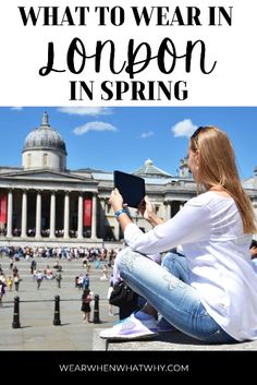 a woman sitting in front of a building with the words what to wear in london in spring