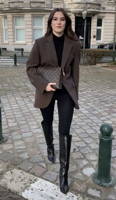 Office Outfit Fall 2023, Turtle Neck Office Outfit, Paris Office Outfit, Cold Formal Outfit, Formal Boots Women, Work Outfits Women Office Winter, Blazer Outfits Work, Vintage Coat Outfit, Work Winter Outfits Women