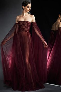 Gorge Dresses, Runway Gowns, Fantasy Story, Fantasy Gowns, Fantasy Dress, Vogue Paris, Looks Vintage, Beautiful Gowns